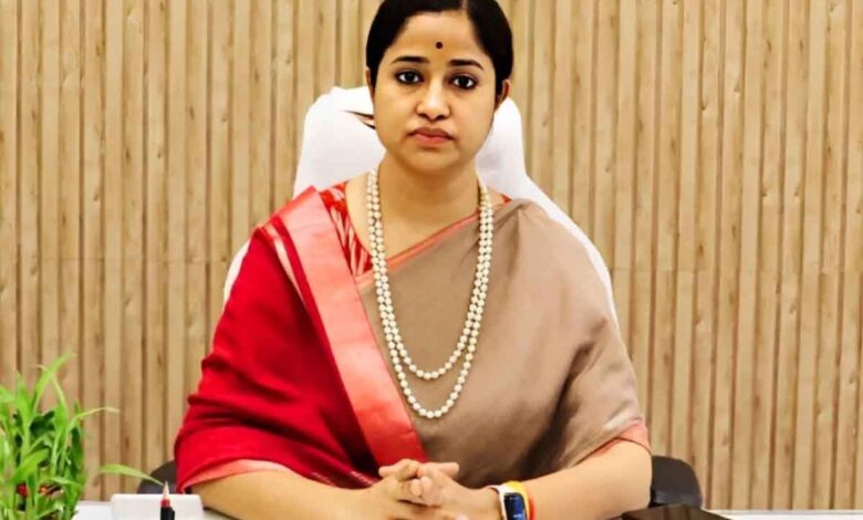 सिवनी कलेक्टर नेहा मीना ने 30 जून तक लंबित सीमांकन प्रकरणों के निराकरण के लिए विशेष अभियान के निर्देश दिए।