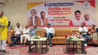 विकसित भारत के निर्माण में प्रबुद्धजन निभाएं परिवर्तन के सारथी की भूमिका : मोहन नागर | Dainik Yashonnati छिंदवाड़ा में प्रबुद्धजन विकसित भारत संकल्प सम्मेलन को संबोधित करते पद्मश्री मोहन नागर
