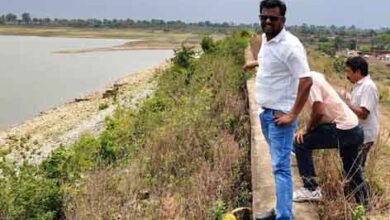 छिंदवाड़ा में पेयजल संकट और माचागोरा डेम से जलापूर्ति व्यवस्था पर जानकारी देते महापौर विक्रम अहाके।