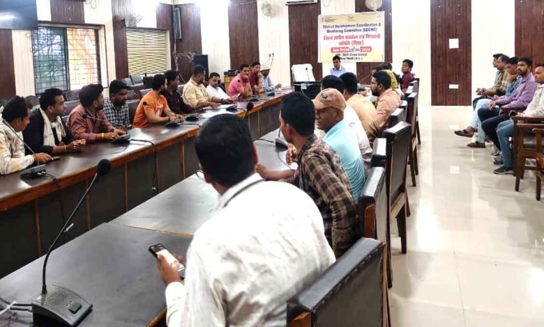 सिवनी में खाद्यान्न उठाव एवं पीडीएस वितरण व्यवस्था की समीक्षा बैठक