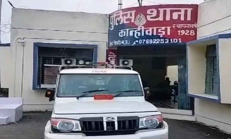 कान्हीवाड़ा थाना में भूमि ठेका विवाद की शिकायत दर्ज कराते शिकायतकर्ता फीरोज खान
