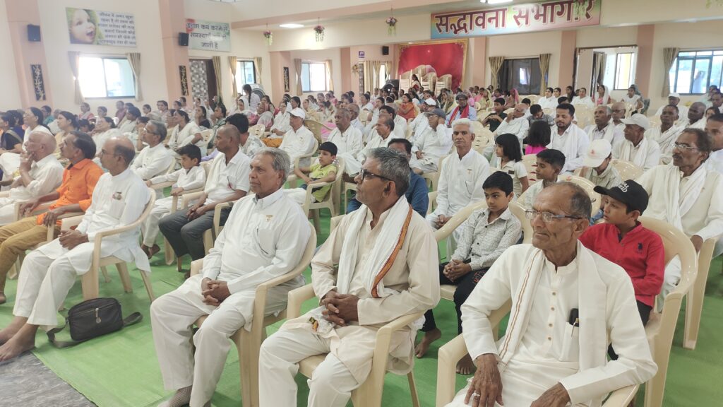 विश्व तंबाकू निषेध दिवस पर ब्रह्माकुमारी संस्थान सिवनी में नशामुक्ति का संकल्प लेते युवा और नागरिक
