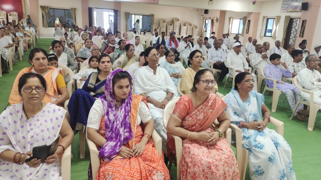 विश्व तंबाकू निषेध दिवस पर ब्रह्माकुमारी संस्थान सिवनी में नशामुक्ति का संकल्प लेते युवा और नागरिक