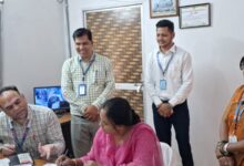 आरसेटी सिवनी में प्रशिक्षण कार्यक्रमों का निरीक्षण करतीं जिला पंचायत सीईओ अंजली शाह।