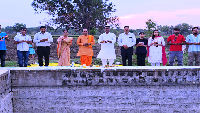 जल गंगा संवर्धन अभियान के तहत छपारा की ऐतिहासिक बावड़ी में आयोजित बावड़ी उत्सव का दृश्य।