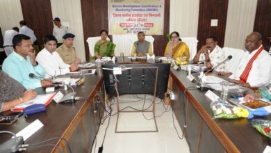 दिशा समिति बैठक में विकास कार्यों की समीक्षा करते सांसद फग्गन सिंह कुलस्ते एवं जनप्रतिनिधि, सिवनी