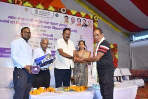 राष्ट्रीय वयोश्री योजना से वरिष्ठजनों को मिली नई सहारा, 704 बुजुर्गों को मिलेंगे सहायक उपकरण | Dainik Yashonnati राष्ट्रीय वयोश्री योजना के तहत सिवनी में वरिष्ठ नागरिकों को सहायक उपकरण वितरण