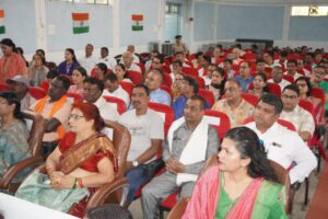 सिवनी में आयोजित समान नागरिक संहिता जनपरामर्श बैठक में उपस्थित अधिकारी और जनप्रतिनिधि