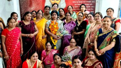 भाजपा महिला मोर्चा जिलाध्यक्ष निशा नाग का महिला मंडल द्वारा सम्मान