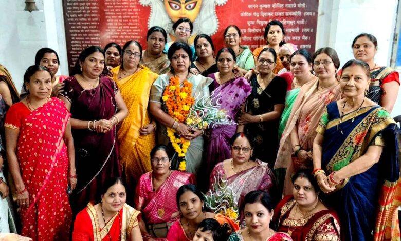 भाजपा महिला मोर्चा जिलाध्यक्ष निशा नाग का महिला मंडल द्वारा सम्मान