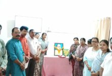बरघाट में 'मन की बात' का सामूहिक श्रवण, डॉ. श्यामा प्रसाद मुखर्जी जयंती पर डिजिटल लर्निंग प्रशिक्षण का आयोजन | Dainik Yashonnati बरघाट के गुरुकुल पब्लिक स्कूल में 'मन की बात' कार्यक्रम का सामूहिक श्रवण एवं डिजिटल लर्निंग प्रशिक्षण में शामिल अतिथि।