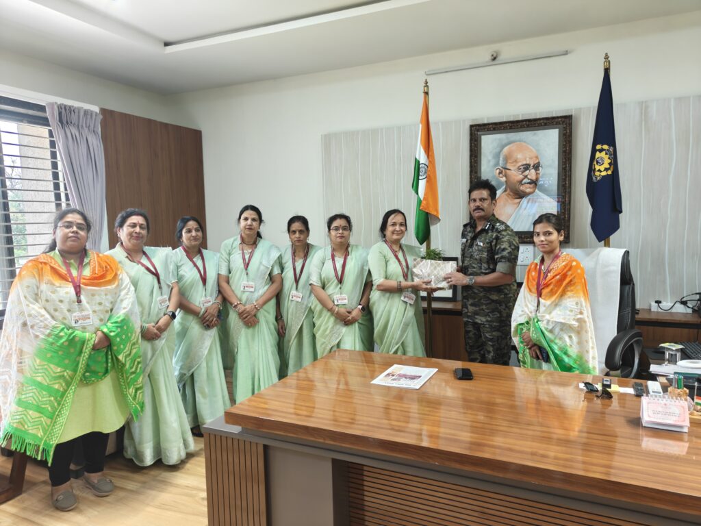 "राष्ट्रहित सर्वोपरि" के संकल्प को साकार कर रहा मातृ शक्ति संगठन: IG ललित शाक्यवार | Dainik Yashonnati बालाघाट में IG ललित शाक्यवार और SP आदित्य मिश्रा से मुलाकात करता मातृ शक्ति संगठन
