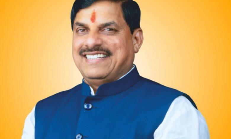मुख्यमंत्री डॉ. मोहन यादव झाबुआ में आयोजित स्व-सहायता समूहों के क्षमतावर्धन एवं ऋण वितरण कार्यक्रम में संबोधित करते हुए। कार्यक्रम में 300 करोड़ रुपये के ऋण वितरण और विकास कार्यों की सौगात दी गई।
