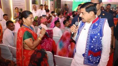 सीएम डॉ. मोहन यादव झाबुआ में स्व-सहायता समूहों को 300 करोड़ रुपये के ऋण वितरण कार्यक्रम में