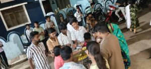 सिवनी के सिद्धपीठ श्री ज्वाला देवी मंदिर में आयोजित 149वें संगीतमय सुंदरकांड एवं श्री हनुमान चालीसा पाठ में शामिल श्रद्धालु।