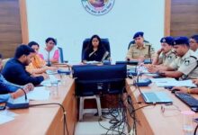 सिवनी कलेक्ट्रेट में कलेक्टर नेहा मीना की अध्यक्षता में आयोजित एनकार्ड बैठक।