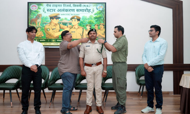 पेंच टाइगर रिजर्व में पदोन्नत वन कर्मचारियों की पिपिंग सेरेमनी