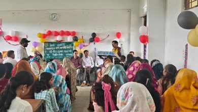 वरिष्ठ शिक्षक रविन्द्र कुमार यादव के सम्मान समारोह का दृश्य, ग्राम छींदा केवलारी