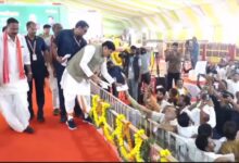सिवनी की 30 नवगठित सेवा सहकारी समितियां अब तक नहीं हुईं संचालित, मुख्यमंत्री से शीघ्र व्यवसाय शुरू कराने की मांग | Dainik Yashonnati सिवनी की नवगठित सेवा सहकारी समितियों के संचालन की मांग को लेकर ज्ञापन सौंपते अब्दुल शफीक खान।