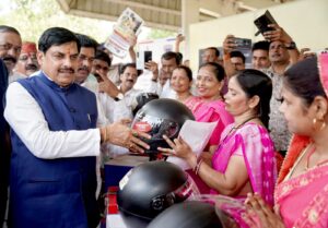 ग्वालियर में उन्नत कृषि कार्यशाला के दौरान किसानों को संबोधित करते मुख्यमंत्री डॉ. मोहन यादव