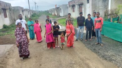 बीझावाड़ा प्रधानमंत्री आवास योजना कॉलोनी में बदहाल सड़क और क्षतिग्रस्त आवास