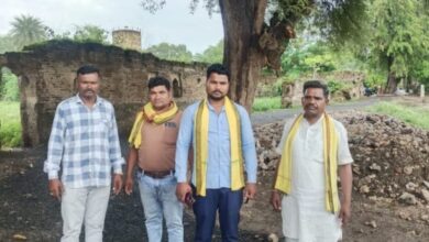 छपारा की ऐतिहासिक गोंडवाना गढ़ी का निरीक्षण करते गोंडवाना समाज के प्रतिनिधि
