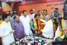भोपाल में भाजपा प्रदेश अध्यक्ष हेमंत खंडेलवाल की मौजूदगी में भाजपा की सदस्यता ग्रहण करते राकेश सिंह यादव।