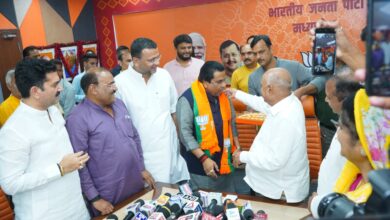 भोपाल में भाजपा प्रदेश अध्यक्ष हेमंत खंडेलवाल की मौजूदगी में भाजपा की सदस्यता ग्रहण करते राकेश सिंह यादव।