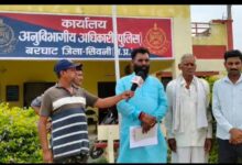 बरघाट में धर्मांतरण के आरोपों पर बवाल: विहिप-बजरंग दल का अल्टीमेटम, आज FIR नहीं तो कल से भूख हड़ताल | Dainik Yashonnati बरघाट में कथित धर्मांतरण मामले में एफआईआर की मांग को लेकर एसडीओपी को ज्ञापन सौंपते विश्व हिन्दू परिषद और बजरंग दल के पदाधिकारी।