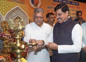 भोपाल में राज्य स्तरीय अतिथि विद्वान सम्मेलन को संबोधित करते मुख्यमंत्री डॉ. मोहन यादव।
