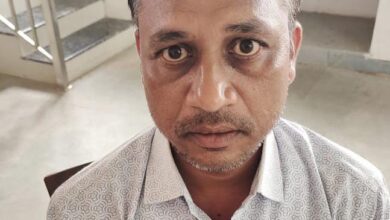 सिवनी में लोकायुक्त का बड़ा ट्रैप: केस खत्म करने के नाम पर 1,500 रुपये रिश्वत लेते बाबू रंगे हाथ गिरफ्तार | Dainik Yashonnati उगली उप तहसील में रिश्वत लेते पकड़ा गया आरोपी बाबू कमलेश गनवीर
