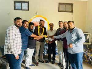 जनसुनवाई में विधायक दिनेश राय मुनमुन ने सुनीं लोगों की समस्याएं, अधिकारियों को दिए त्वरित निराकरण के निर्देश | Dainik Yashonnati सिवनी विधायक दिनेश राय मुनमुन जनसुनवाई में नागरिकों की समस्याएं सुनते हुए