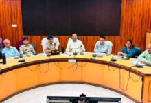 मंडला में बारिश के दौरान नौका संचालन और फिशिंग पर पूर्ण प्रतिबंध, नियम तोड़ने पर होगी सख्त कार्रवाई | Dainik Yashonnati मंडला कलेक्टर राहुल नामदेव धोटे टीएल बैठक की अध्यक्षता करते हुए