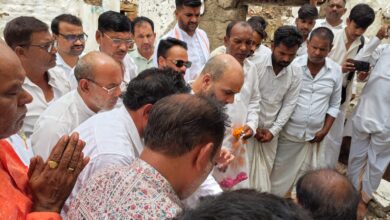 दादा गुरु भैया जी सरकार नर्मदा सेवा आश्रम का भूमि पूजन करते हुए
