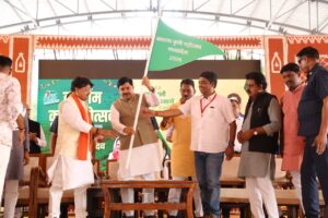 इंदौर में राज्य स्तरीय बलराम कृषि महोत्सव 2026 का शुभारंभ करते मुख्यमंत्री डॉ. मोहन यादव किसानों को संबोधित करते हुए
