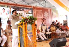 इंदौर में राज्य स्तरीय बलराम कृषि महोत्सव 2026 का शुभारंभ करते मुख्यमंत्री डॉ. मोहन यादव किसानों को संबोधित करते हुए