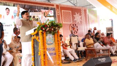 इंदौर में राज्य स्तरीय बलराम कृषि महोत्सव 2026 का शुभारंभ करते मुख्यमंत्री डॉ. मोहन यादव किसानों को संबोधित करते हुए