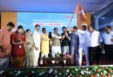 इंदौर एयरपोर्ट पर अबू धाबी की सीधी अंतरराष्ट्रीय फ्लाइट का शुभारंभ करते मुख्यमंत्री डॉ. मोहन यादव