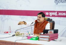 मुख्यमंत्री डॉ. मोहन यादव प्रधानमंत्री फसल बीमा योजना के तहत किसानों को 1460.25 करोड़ रुपये जारी करते हुए