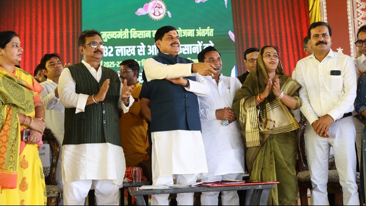 मुख्यमंत्री किसान कल्याण योजना - बलराम कृषि महोत्सव खंडवा में किसानों को संबोधित करते मुख्यमंत्री डॉ. मोहन यादव