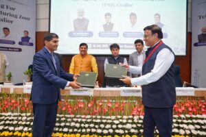 ग्वालियर में देश के पहले टेलीकॉम मैन्युफैक्चरिंग जोन के एमओयू कार्यक्रम में मुख्यमंत्री डॉ. मोहन यादव और केंद्रीय मंत्री ज्योतिरादित्य सिंधिया।