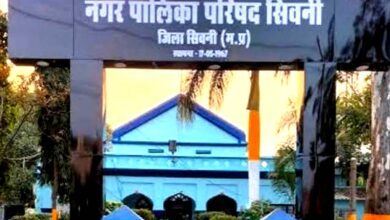 सिवनी नगर पालिका के विशेष सम्मेलन और पदोन्नति विवाद पर जानकारी देते कांग्रेस पार्षद राजिक अकील