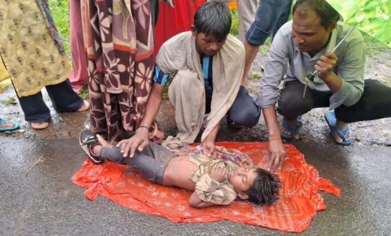 सिवनी के हरिदर्शन नगर में उफनाए नाले में बहने वाले 4 वर्षीय ऋषि यादव की तलाश में रेस्क्यू टीम
