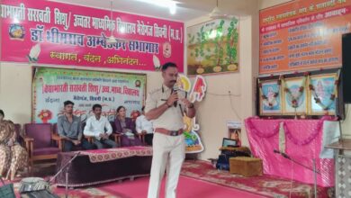 टाइगर डे को लेकर विद्यार्थियों को किया जागरूक, रेंजर मुकेश बड़ोनिया ने बताया वन्यजीव संरक्षण का महत्व | Dainik Yashonnati सिवनी के विद्यालय में टाइगर डे पर विद्यार्थियों को संबोधित करते रेंजर मुकेश बड़ोनिया