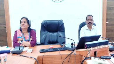 समय-सीमा बैठक की अध्यक्षता करतीं जिला पंचायत सीईओ अंजली शाह