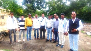 सिवनी में भारत मुक्ति मोर्चा एवं राष्ट्रीय मुस्लिम मोर्चा द्वारा राष्ट्रपति के नाम ज्ञापन सौंपते हुए कार्यकर्ता