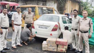 नाकाबंदी में बड़ा खुलासा: कार से 59.40 लीटर शराब बरामद, 2 आरोपी गिरफ्तार | Dainik Yashonnati चौरई पुलिस द्वारा कार से 59.40 लीटर अवैध शराब जब्त करते हुए पुलिस टीम