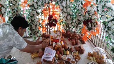श्री 108 सिद्ध बाबा महाराज मंदिर का 50वां स्थापना दिवस श्रद्धा और भक्ति के साथ संपन्न | Dainik Yashonnati छपारा के बैनगंगा नदी तट स्थित श्री 108 सिद्ध बाबा महाराज मंदिर के 50वें स्थापना दिवस पर आयोजित हवन-पूजन और महाआरती का दृश्य।