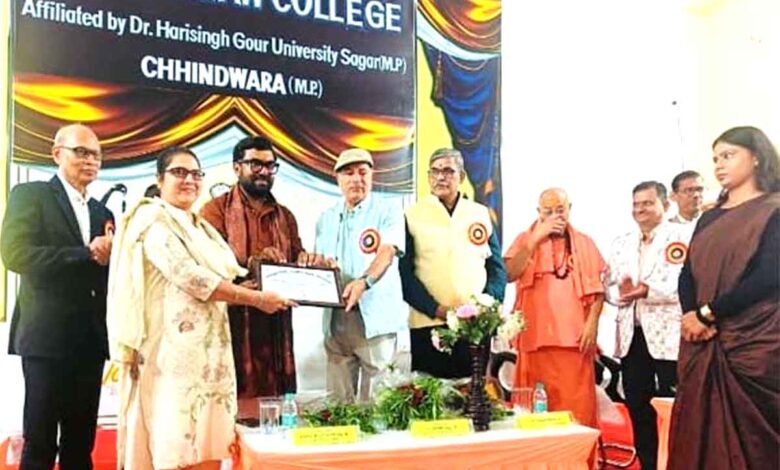 सतपुड़ा लॉ कॉलेज के नए भवन का लोकार्पण करते सांसद बंटी विवेक साहू