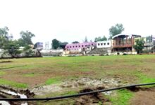 44 लाख से बन रहा फुटबॉल मैदान भी खिलाड़ियों को नहीं भाया, बोले- ऐसा ग्राउंड बने जहां राष्ट्रीय प्रतियोगिताएं हो सकें | Dainik Yashonnati छिंदवाड़ा स्टेडियम में राष्ट्रीय स्तर के फुटबॉल मैदान के निर्माण कार्य का दृश्य।